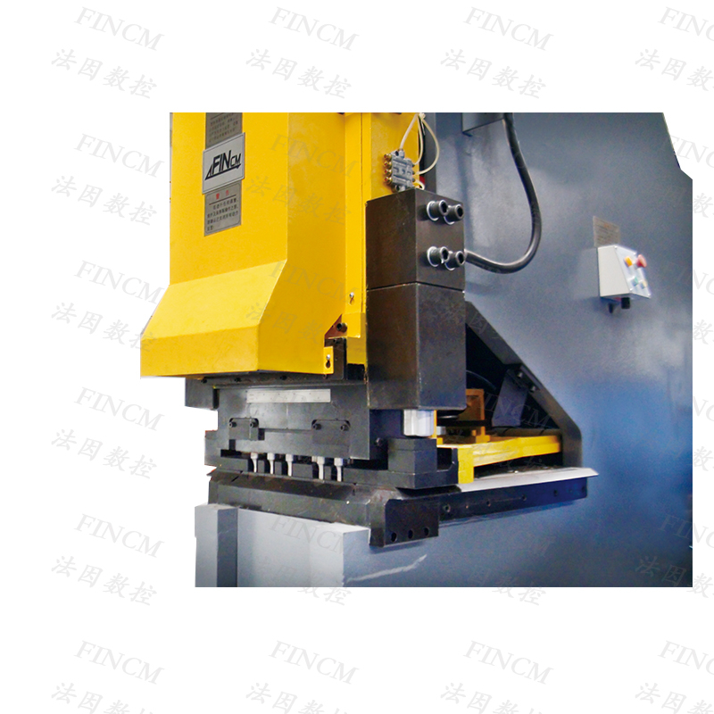 CNC Hydraulic High speed Plate Punching Machine for Truck Chassis PP1213A