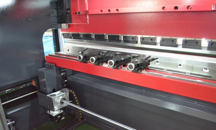 Plate bending machine (press brake)